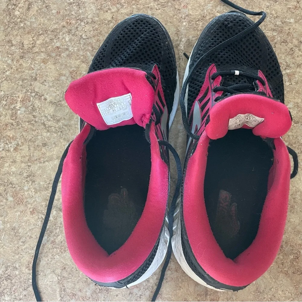 Women’s Brooks Addiction 13
